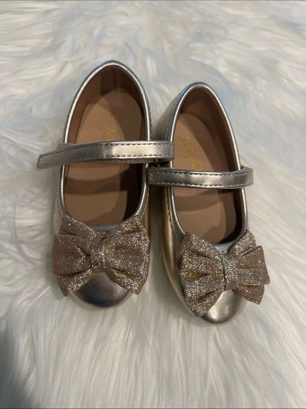 NWOT Girls Metallic Gold Mary Jane Shoes with Glitter Bow size 7M